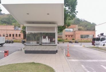 Porterí­a incubadora del oriente - Polarización de vidrios. 