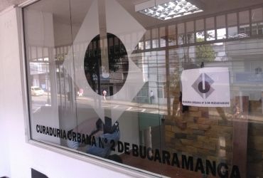 Curaduría Urbana No°2 - Polarización de vidrios.