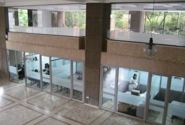 Centro Médico Ardila lúlle - Polarización de vidrios. 